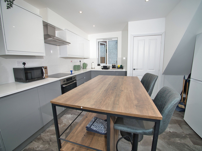 Private kitchen 3, Gorgeous 3 Bed Home - Contractor & Corporate Stays, Medway