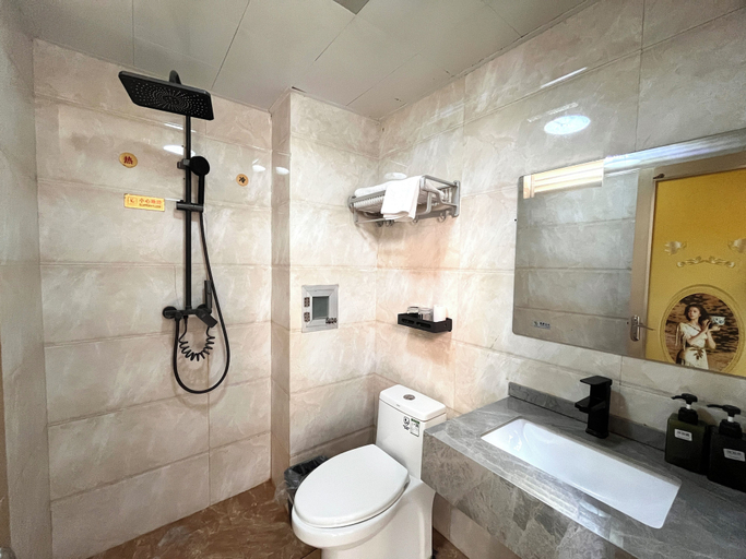 Bathroom 3, MAXHILL INN (Splashing Square), Xishuangbanna Dai
