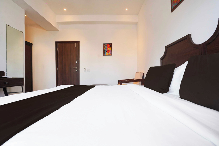 Room 2, Townhouse Oak Ramdaspeth KRIMS Hospital, Nagpur