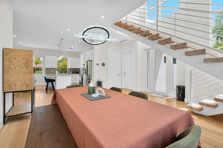 Interior 2, Paradise Grove 3 Bedroom Home, Sarasota