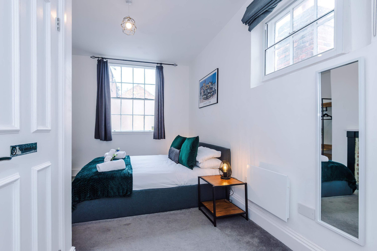 Room 4, Hideaway City Centre Flat in Chester Sleeps 2, Cheshire West and Chester