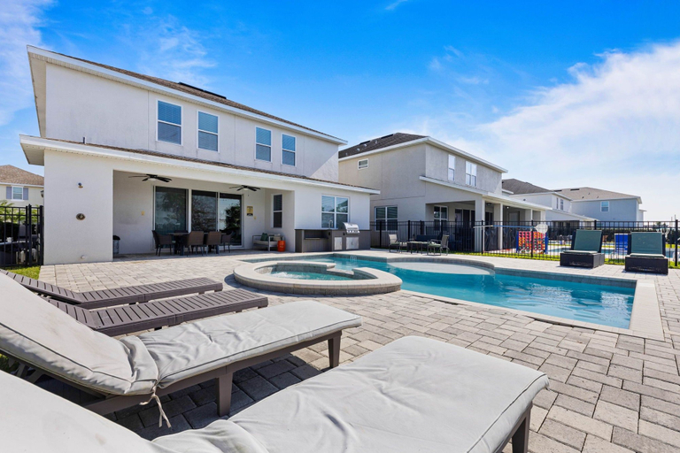 Pool 5, Colorful Villa With Game Room in Encore, Osceola