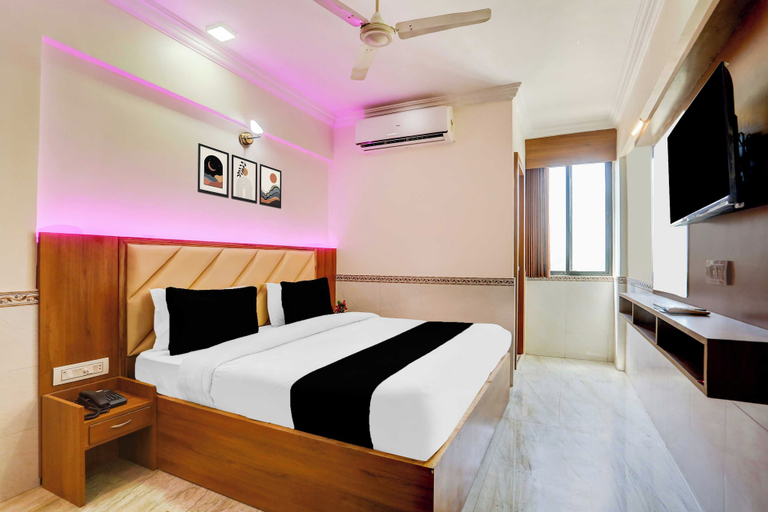 Room 3, Townhouse Ambawadi Bus Terminal, Ahmadabad