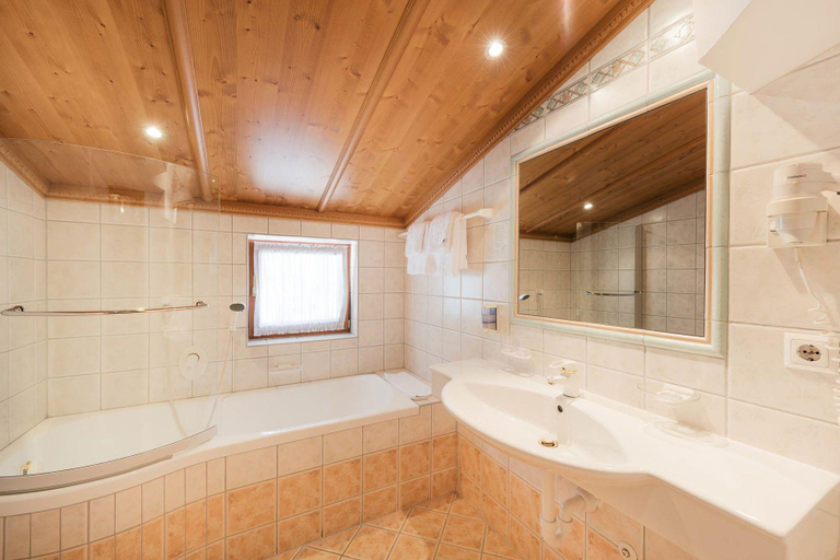 Bathroom 3, Hoferwirt, Innsbruck Land