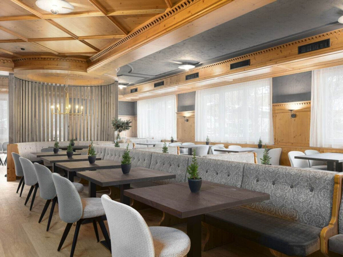 Dining 4, Family Apartment for 4 People, Zell am See