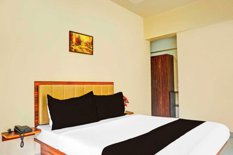 Room 2, Townhouse Oak Pune Future Towers, Pune