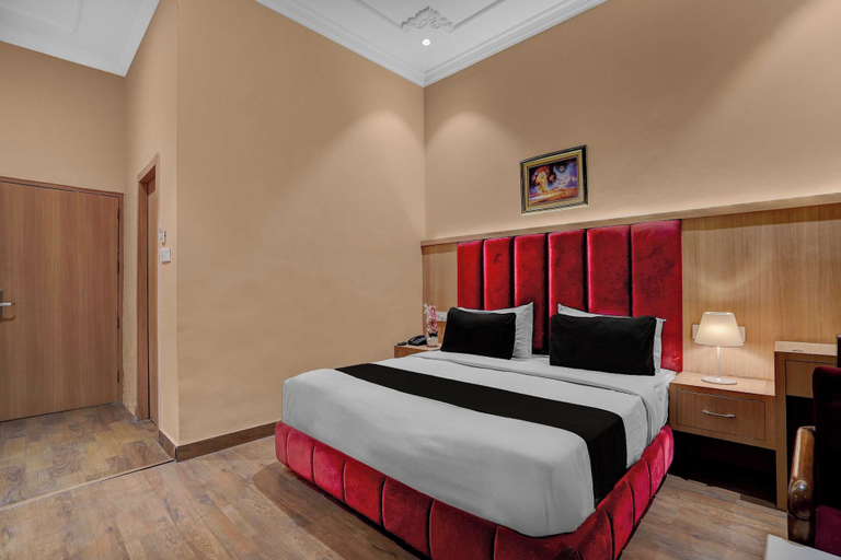 Room 5, Clubhouse Vytilla Kochi, Ernakulam