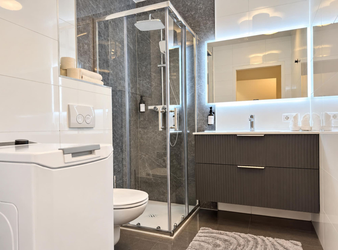 Bathroom 4, Modern 1BR with Private Terrace, Wien