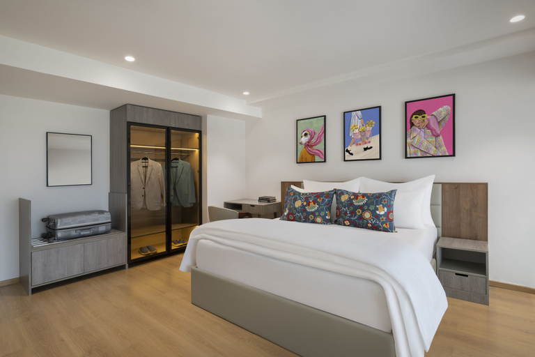 Room 2, ONE Atmosphere Suites - Corner Walk, Gurgaon