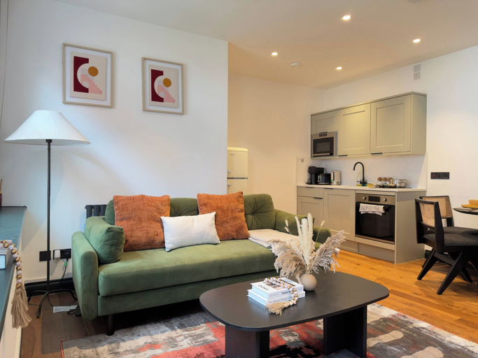 Living room 3, Chic Exposed-brick 1BR - Manchester Centre - Gym, Manchester