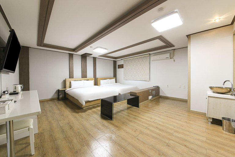 Bedroom 2, Gwangyang Raon Hotel, Gwangyang