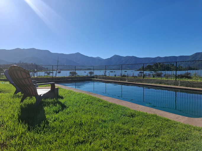 Room 1, Lakefront Aculeo Red House Wifi Pet Wood Hot Tub, Maipo