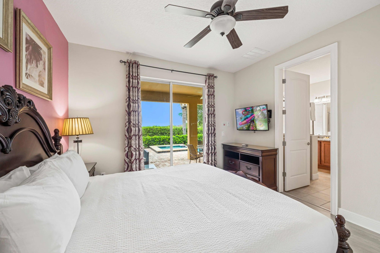 Room 5, 8BR Encore Villa Pool, Spa & Games, Osceola