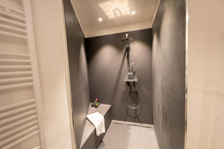 Bathroom 2, Villa Venere With Garden & Parking, Savona
