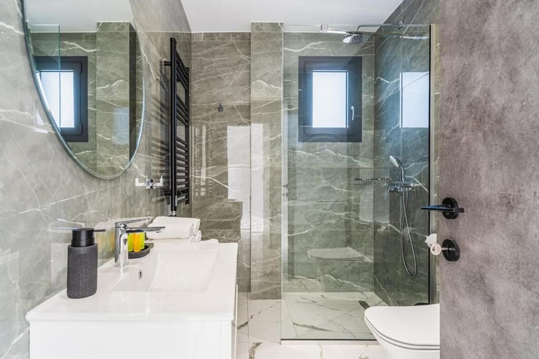 Bathroom 5, Casino & Mall Jacuzzi Penthouse