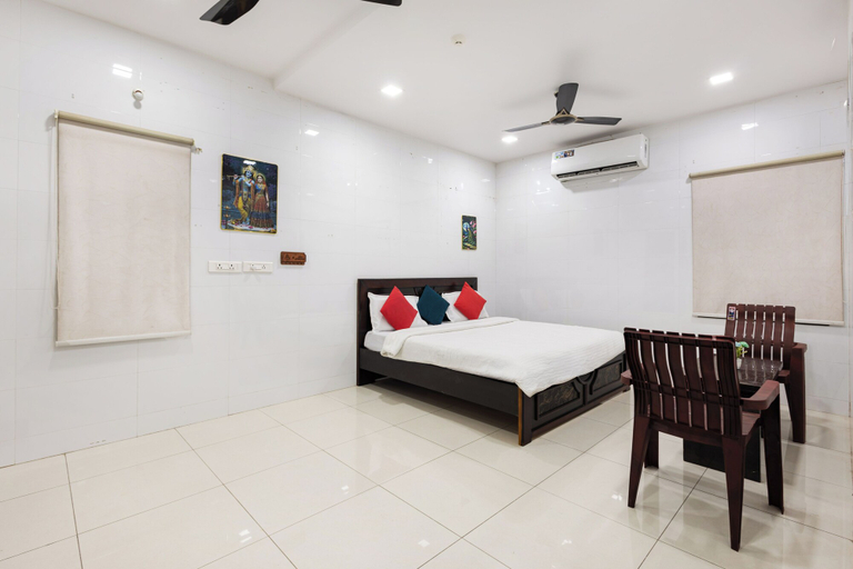 Room 3, Sapthami Luxury Rooms, Guntur