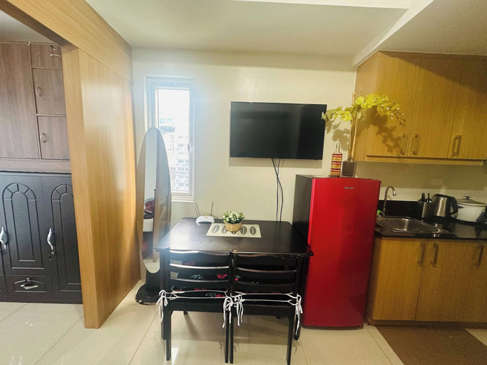 Private kitchen 5, Happy 1-bedroom Condo With Balcony Facing Pool Tower Facing MOA, Pasay City