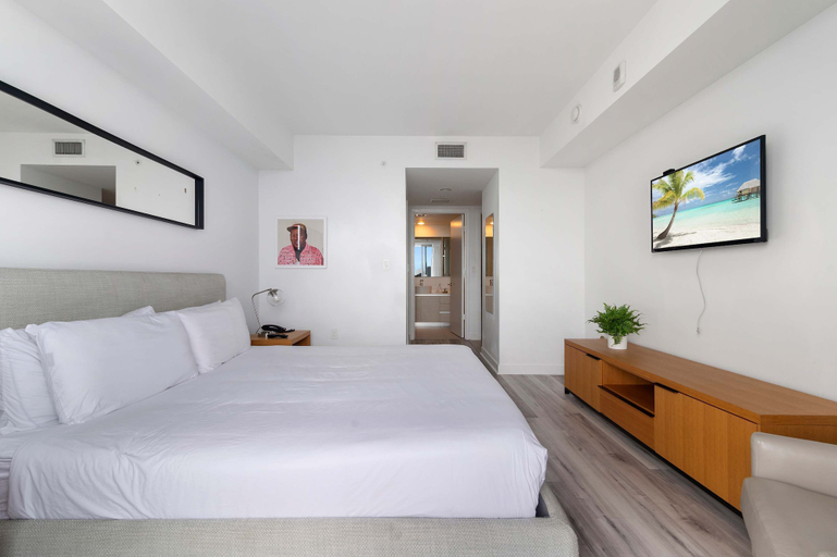 Room 2, Deluxe Apartment With Balcony Gym Pool, Broward