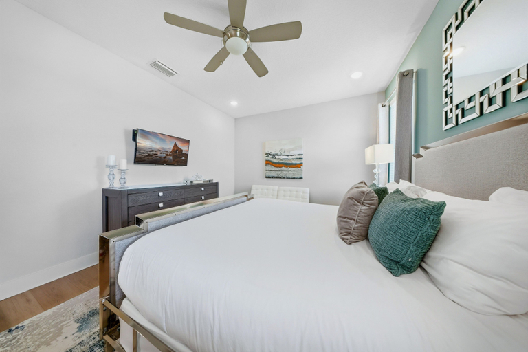 Room 3, Serene Vibrant Villa With Games Room at Encore, Osceola