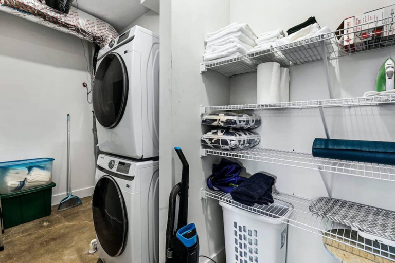 Room 5, Condo Minutes to Downtown - pet Friendly w Parking, Davidson