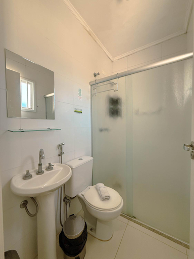 Bathroom, Hotel Emburi, Piratininga