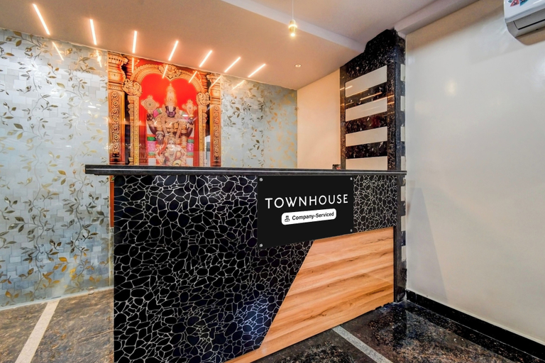 Lobby 5, Super Townhouse Lanco Hills Gachibowli, Hyderabad