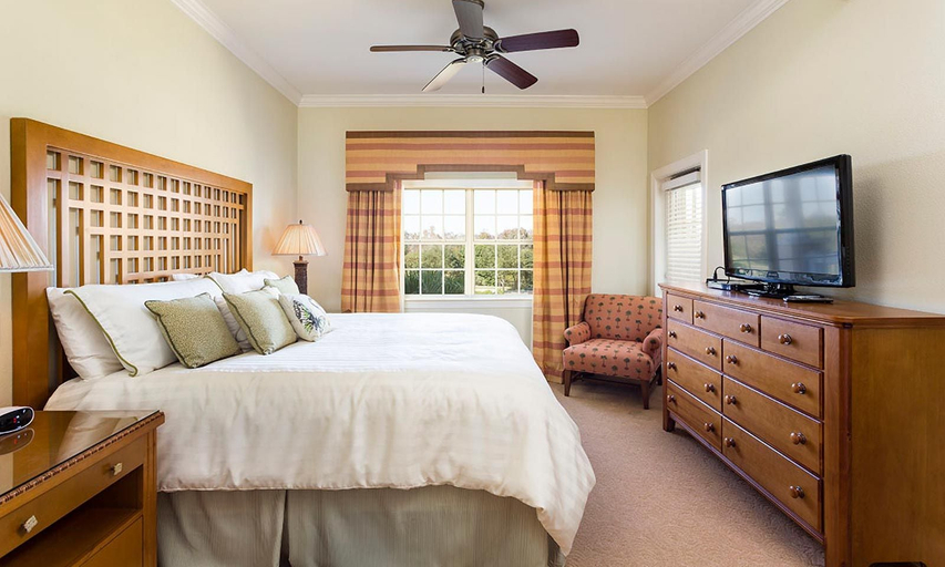 Room 4, Spacious Condo With Balcony and Golf Views at Reunion, Osceola