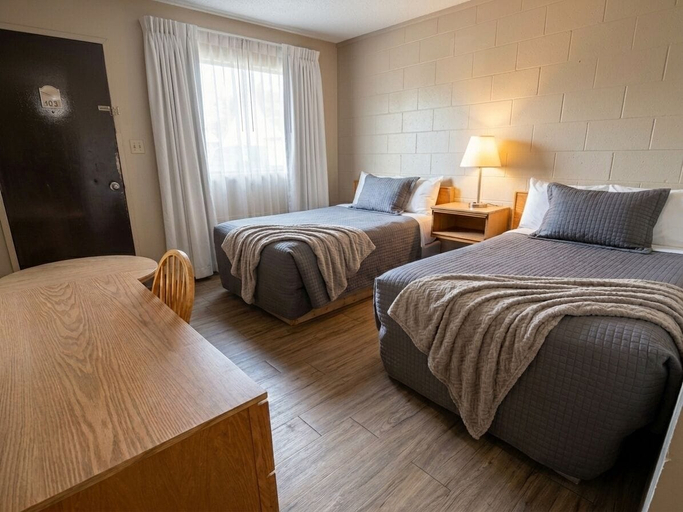 Room 5, Cedar Inn Motel, Division No. 17