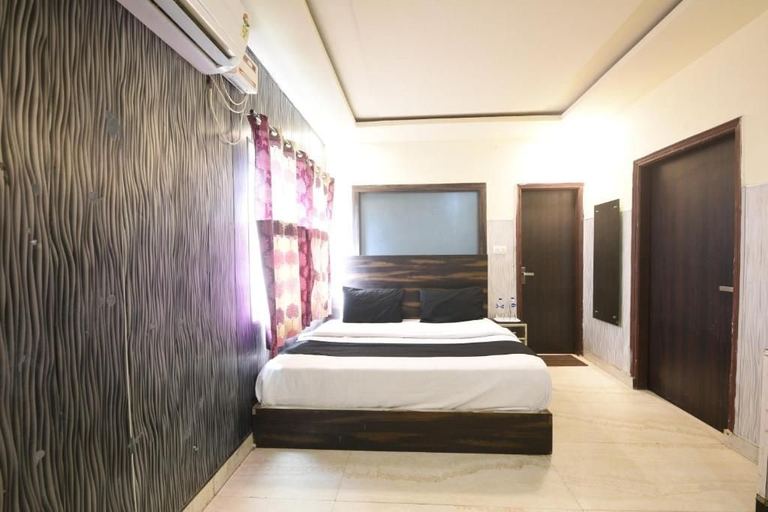 Room 5, Hotel Stay 21, Faridabad