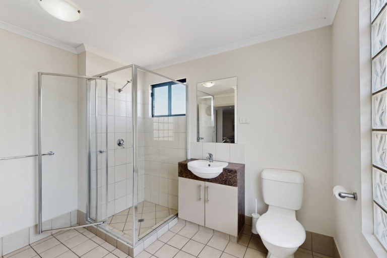 Bathroom 4, Peaceful 2-bed Apartment With Private BBQ Balcony, Palmerston
