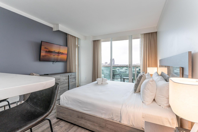 Interior 4, Connected Hotel Arya Studios 2 Beds, 2 Baths, Kitchen + Free 2-car Parking, Miami-Dade