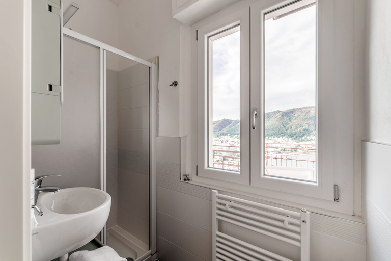 Bathroom 3, Como in the Sky, Como