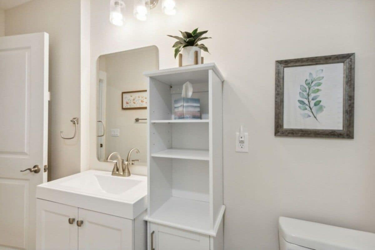 Bathroom 5, 30+ Day Coastal Cottage Near Downtown, Nassau