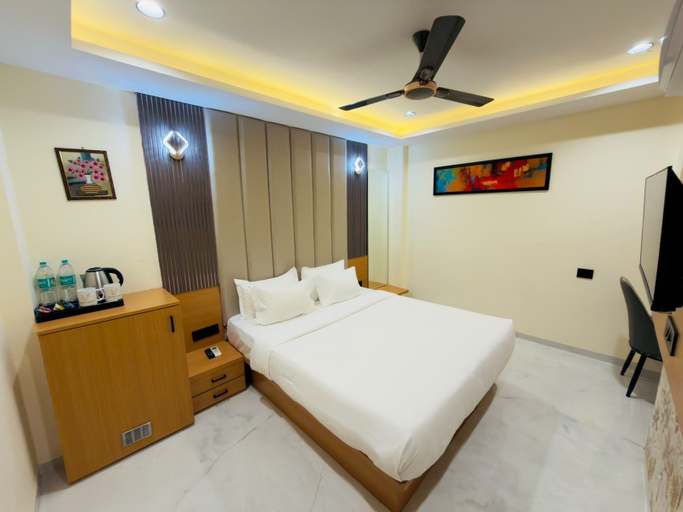 Room 1, Hotel Vista View, Indore