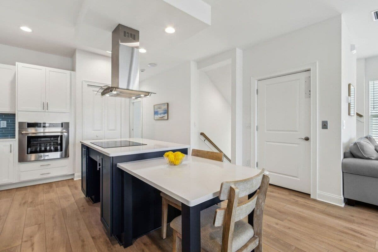 Private kitchen 5, Brand New 4BR Ocean Views Pool, Nassau