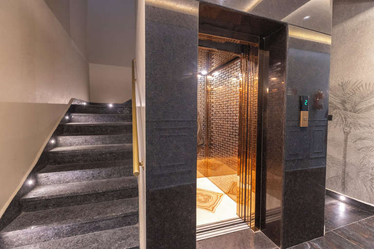 Elevator, Hotel Shri Shyam Palace, Mathura