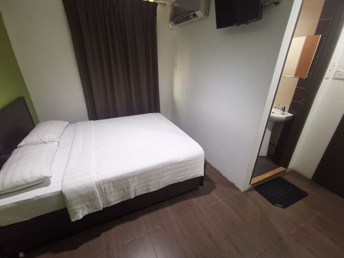 Bedroom 5, Red Tomato Hotel, Labuan