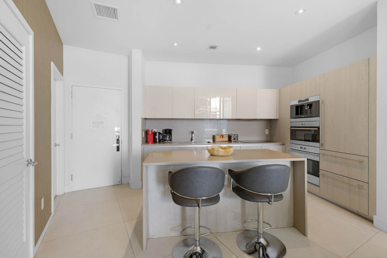 Others 5, 2BR Ocean View Balcony Pool, Broward