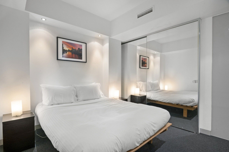 Room 3, Melbourne 1-bed Apartment Flinders Street, Melbourne