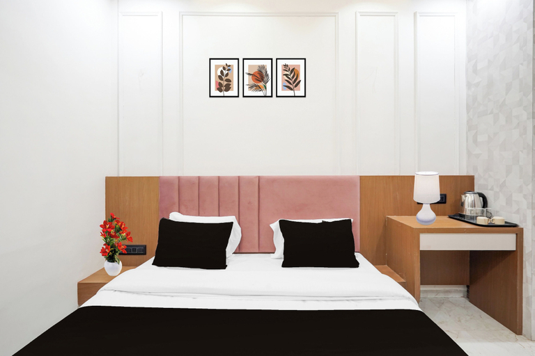 Room 4, Super Collection O Ujjain Central, Ujjain
