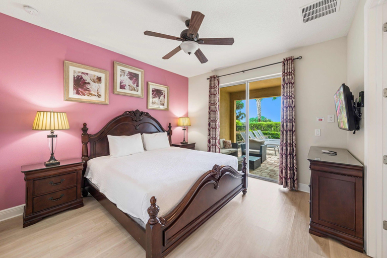 Room 4, 8BR Encore Villa Pool, Spa & Games, Osceola