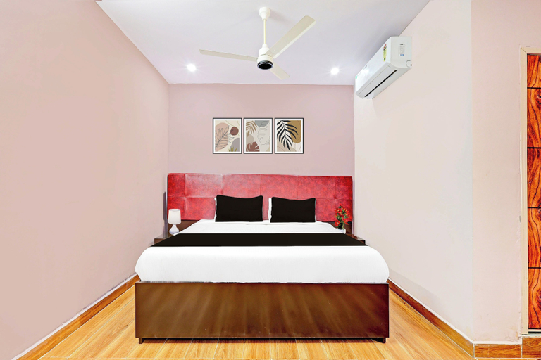 Room 4, OYO Hotel O Ramarvapadu, Krishna
