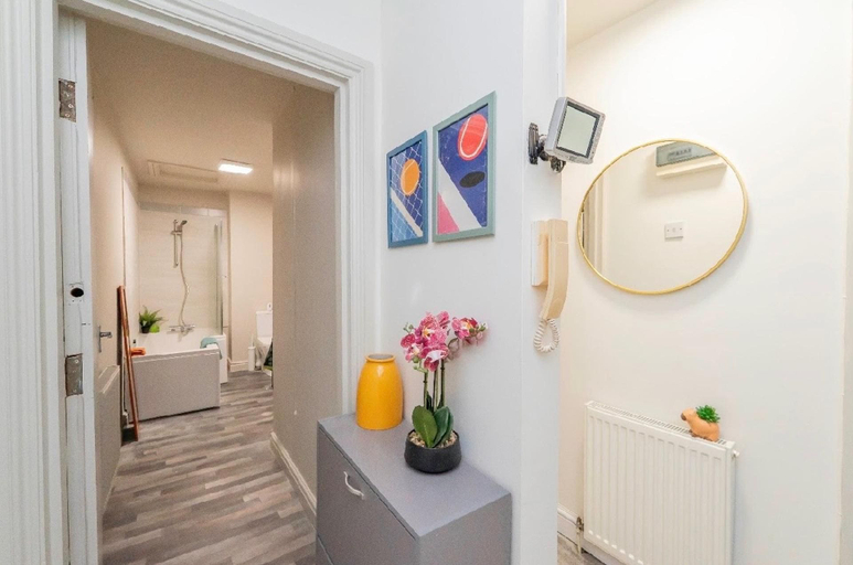 Bathroom 5, Apartment Sleeps 3 - Parking - Wifi & Tv, Birmingham