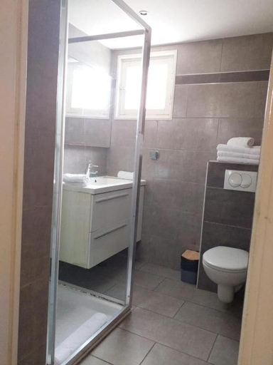 Bathroom 2, Hôtel Le Petit Château, Alpes-Maritimes