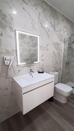 Bathroom 4, CiTY CENTER, Madalena