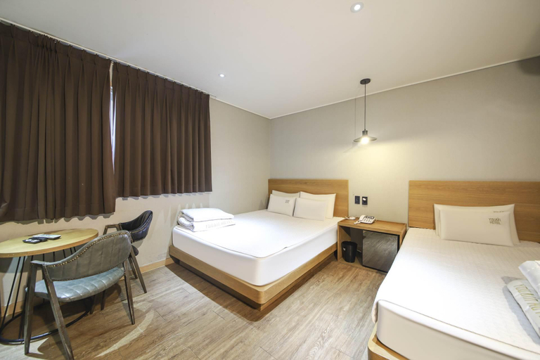 Bedroom 3, Busan Oncheonjang YouAIn, Geumjeong