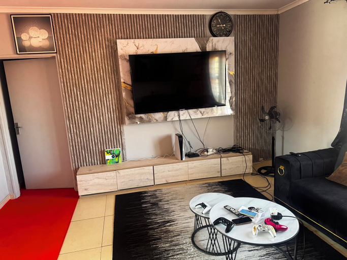 Living area 3, Room-charming Apartment Room in Johannes, City of Johannesburg