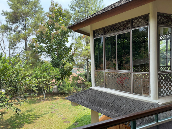 Property grounds 3, Kuca Plava, Bandung