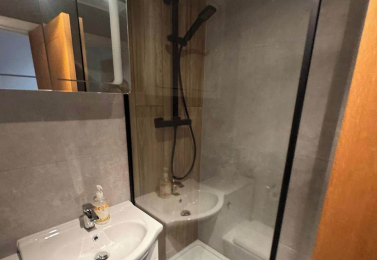 Bathroom 5, 2-bed - Sleeps 5 - Parking - City Views, London