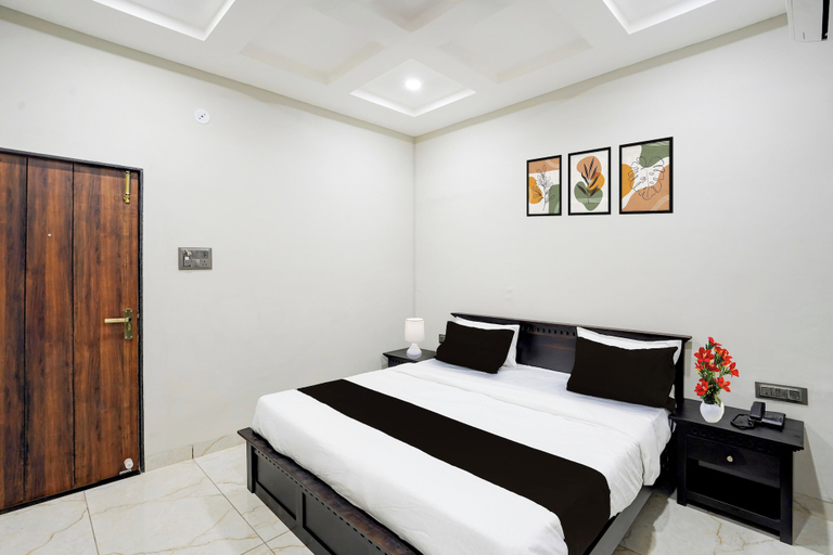 Room 4, Super Townhouse Rajendra Nagar Main Road, Indore